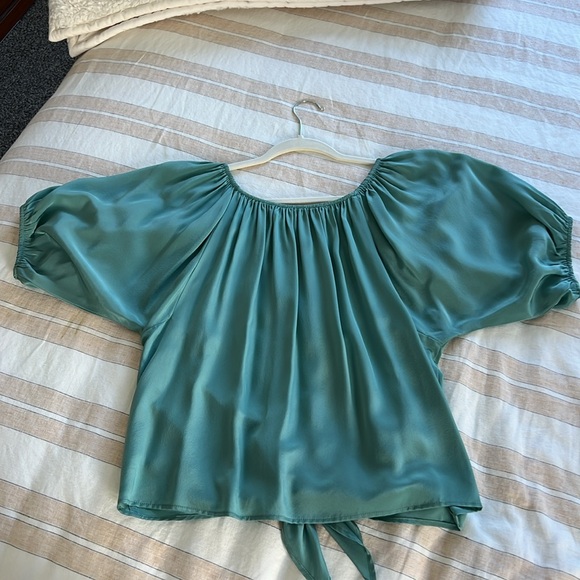 ✨NEW✨Fifteen-Twenty 100% silk blouse - Picture 3 of 10